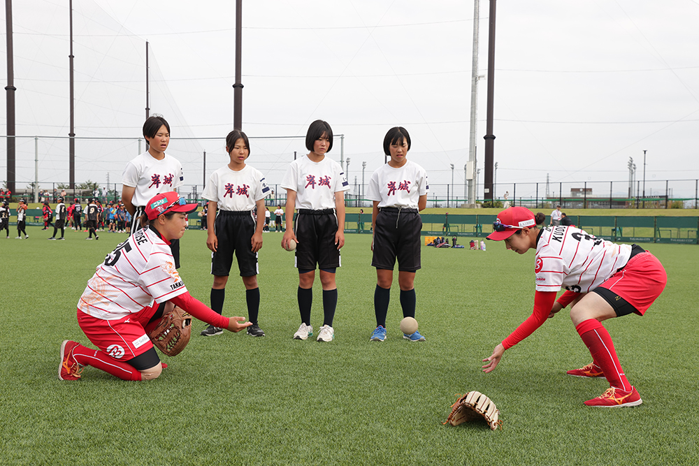 ビックカメラ高崎×太陽誘電 合同ソフトボール教室開催