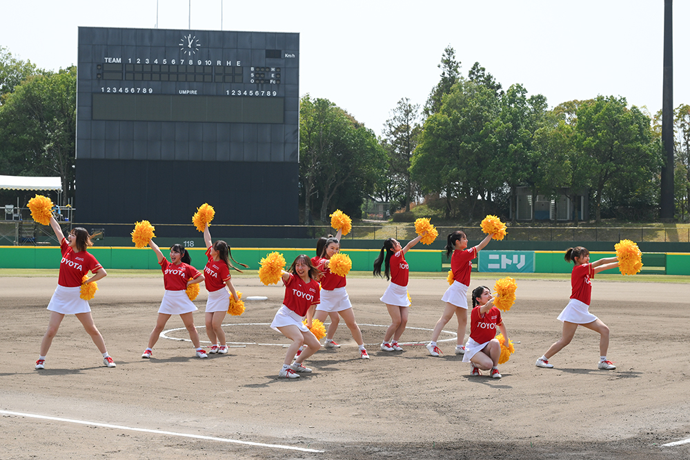 チアダンスパフォーマンス