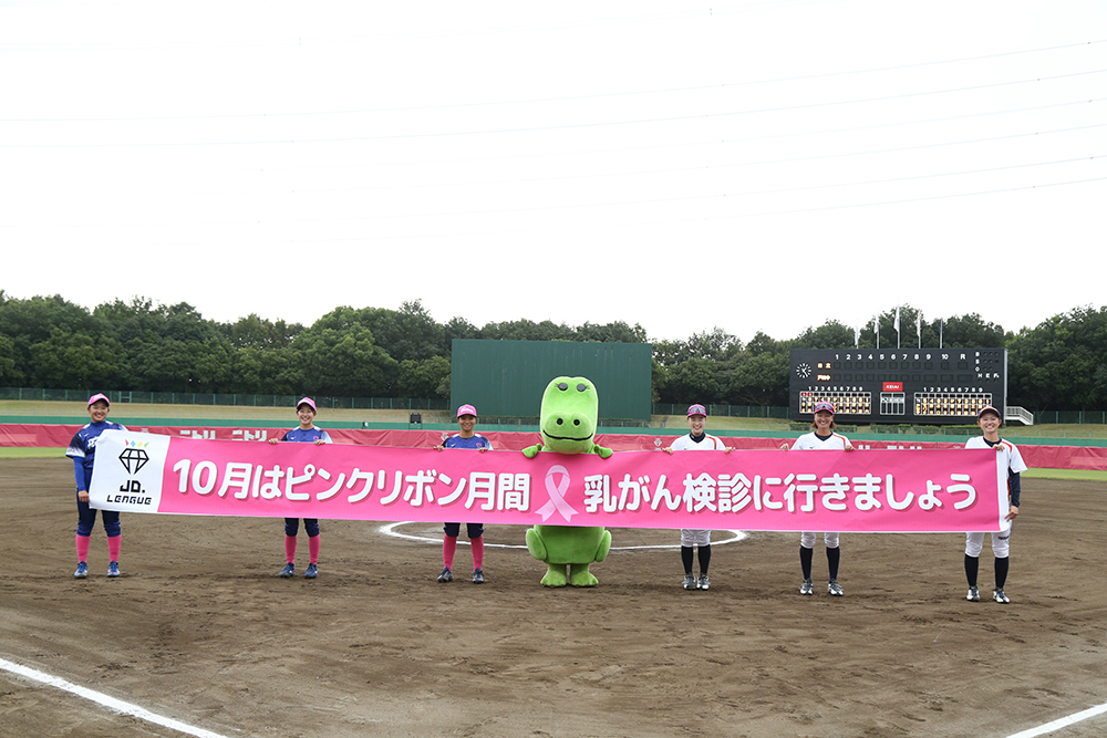 選手によるピンクリボン運動啓発活動